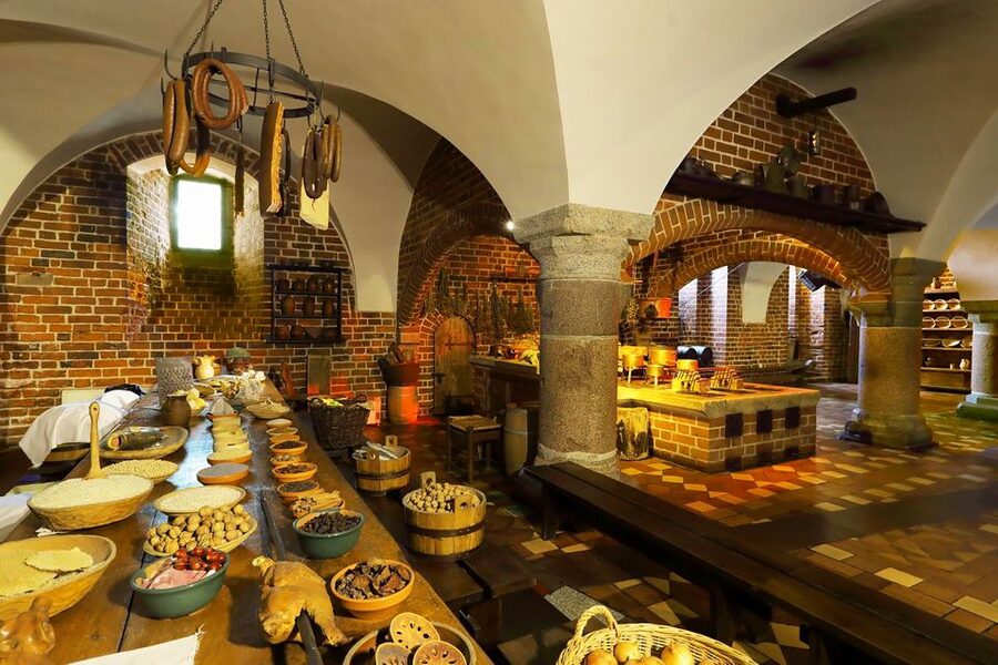 Malbork Castle Half Day Private Tour - English, German, or Polish guide, and why live narration beats audio