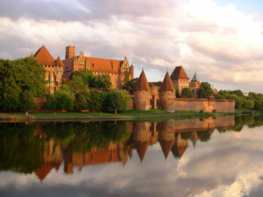 Malbork Castle Tour: 6-Hour Private Tour - Malbork Castle: Why this UNESCO fortress feels so real