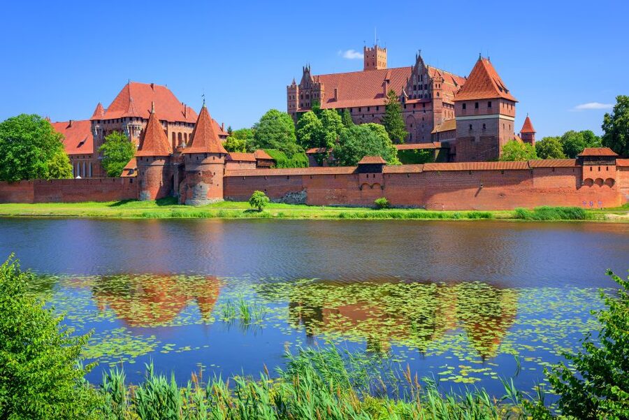 Malbork Castle Tour: 6-Hour Private Tour - Inside Malbork: The 3.5-hour guided core in the best places