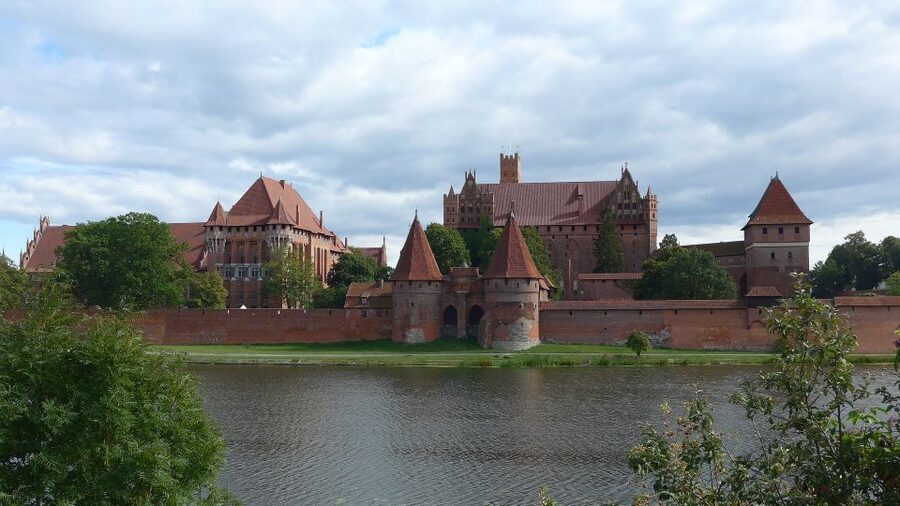Malbork Castle Tour: 6-Hour Private Tour - Shoes, stairs, and a pace that keeps you comfortable
