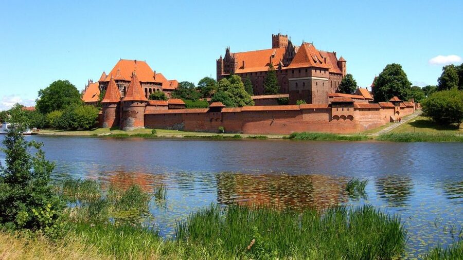 Malbork Castle Tour: 6-Hour Private Tour - Price reality check: Is $355 per person worth it?