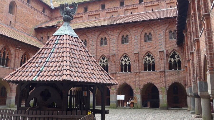 Malbork Castle Tour: 6-Hour Private Tour - Guide quality can vary, so ask questions and go in ready to learn