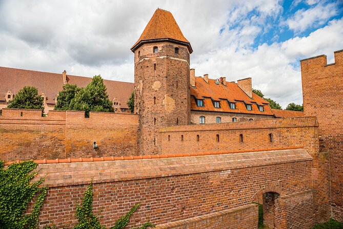 Malbork Castle Tour: 6-Hour Private Tour to The Largest Castle in The World - Inside Malbork: Grand Masters Palace and the Great Refectory