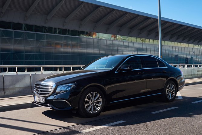 Mercedes with a driver at your disposal in Warsaw (4-8-12 hours) - Comfort and practical touches you will notice