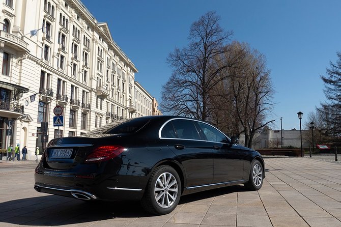 Mercedes with a driver at your disposal in Warsaw (4-8-12 hours) - The “itinerary” you plan: meetings, dinner, airport, or flexible sightseeing