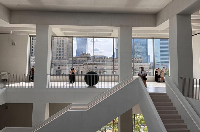 Museum of Modern Art in Warsaw - What you learn from Polish works, beyond the label