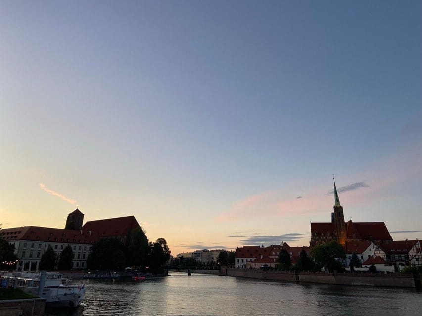 Night tour through Wroclaw - Hansel and Gretel cottages: the photo stop that feels like a fairy tale