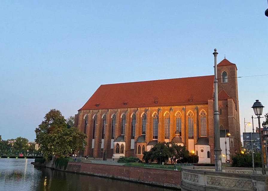 Night tour through Wroclaw - University of Wrocław and the Market Hall at night