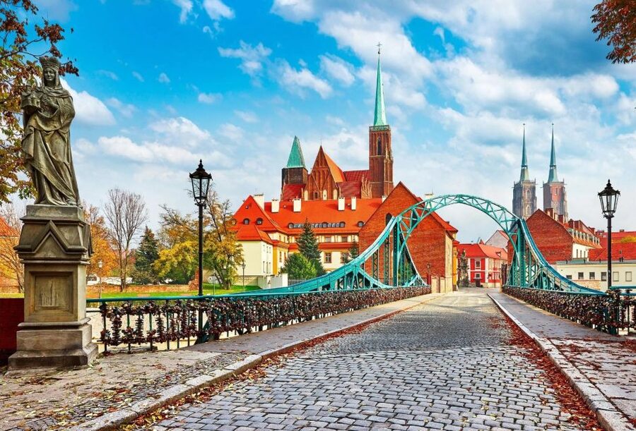 Oder river cruise and walking tour of Wroclaw - Hotel pickup to the harbour: start where you actually are