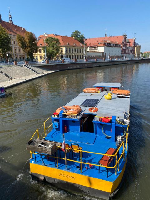 Oder river cruise and walking tour of Wroclaw - Crossing into the Old Town feel: why Wroclaw can feel like Venice