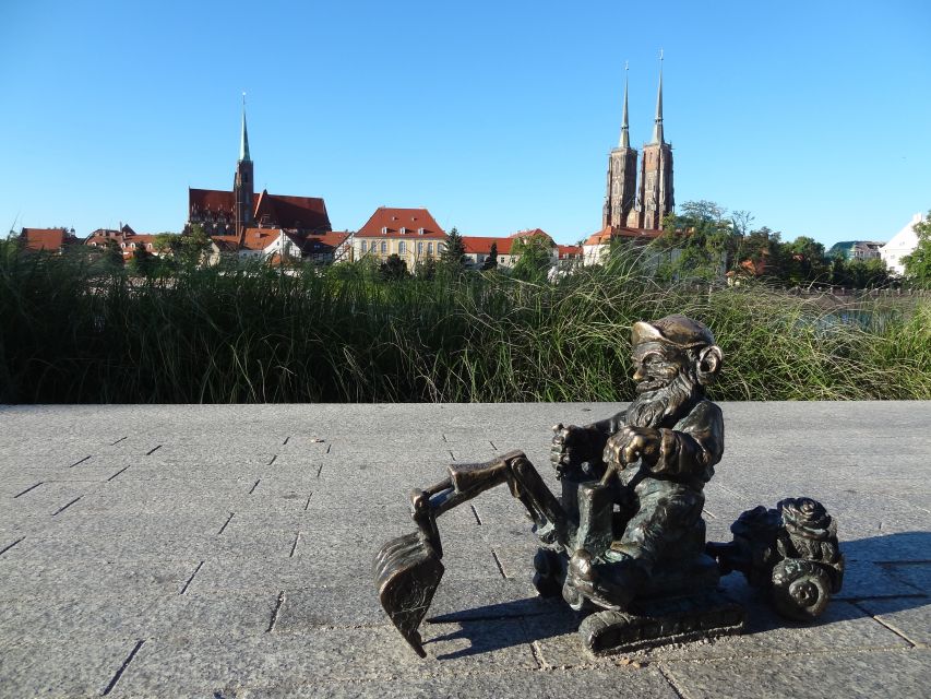 Oder river cruise and walking tour of Wroclaw - The Grunwaldzki suspension bridge and the view that sells the tour
