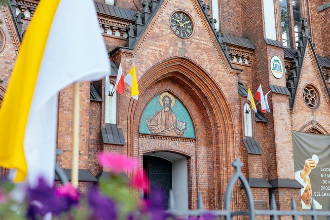 Off the Beaten Track in Warsaw: Private City Tour - Stop-by-stop: what you’ll see and why it matters