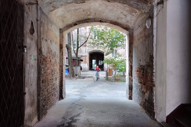Offbeat Warsaw: Explore the Edgy & Artsy Praga District - Communist-era Warsaw at Jagiellońska 44: architecture with a message