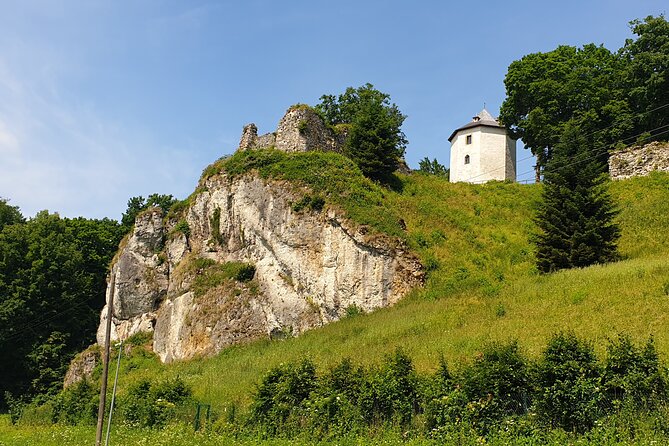 Ojców National Park and Ogrodzieniec Castle Tour from Krakow - Pieskowa Skala Castle: Renaissance Architecture With a Defensive Past