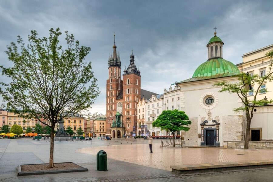 Old Town, St. Mary's Basilica and Rynek Underground Tour - Pace, group size, and the practical reality of the route