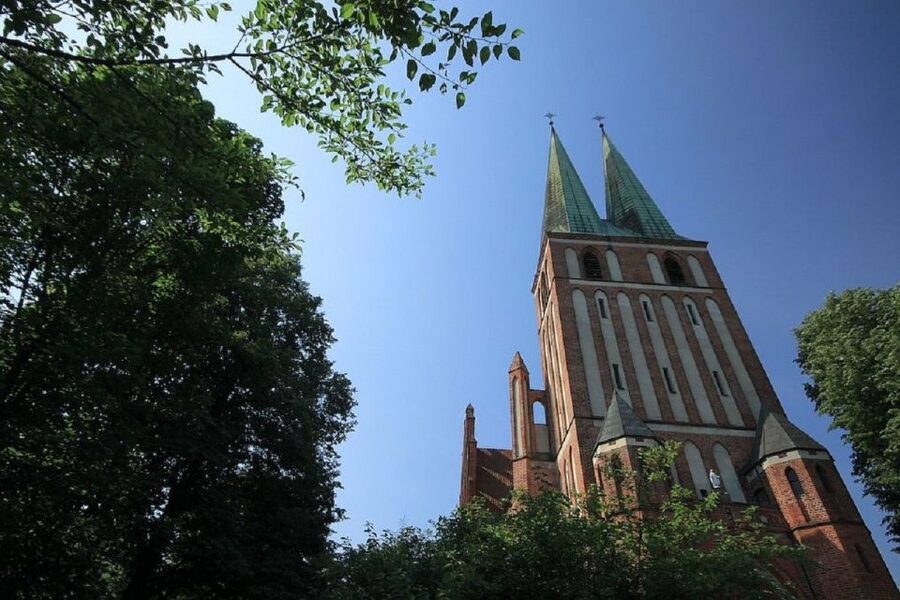 Olsztyn Old Town Highlights Private Walking Tour - Upper Gate and Market Square: defenses and daily life in one walk