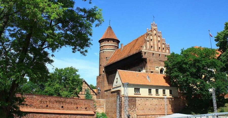 Olsztyn Old Town Highlights Private Walking Tour - Castle of Warmian Bishops: the 14th-century exterior and calm gardens