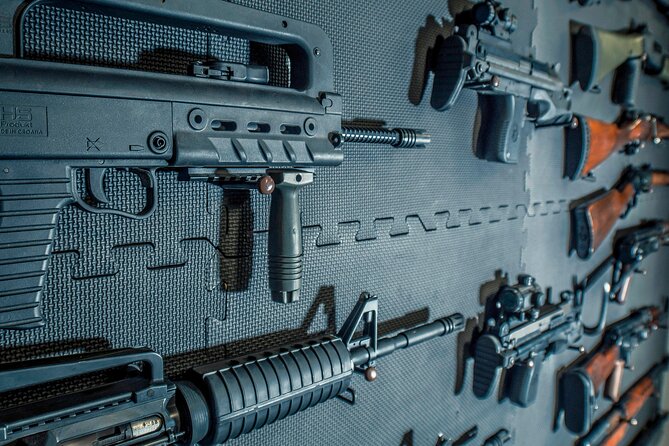 Package "Full Auto" - Inside the range: 16 tracks, conveyor targets, and a controlled vibe
