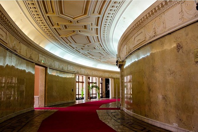 Palace of Culture & Science + Warsaw Uprising Museum: SMALL GROUP /inc. Pick-up/ - Your pace inside the Uprising Museum with audio guides