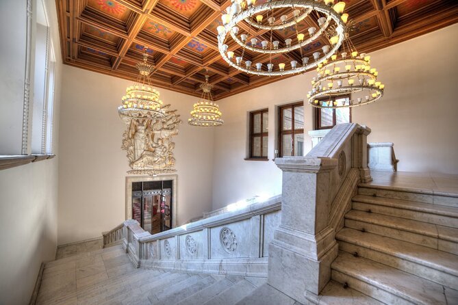 PKiN Interiors | Palace of Culture and Science: Tour with Viewing Terrace - Arriving at Pl. Defilad: where the tour starts and why it matters
