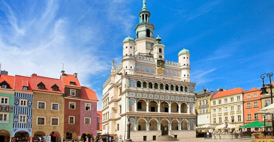Poznan: Old Town, Srodka District, & Cathedral Private Tour - Srodka District and Ostrow Tumski, the Gothic Cathedral moment
