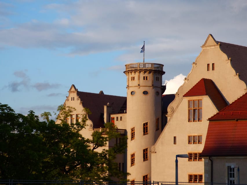Poznań: Private or Public Highlights Tour with a local guide - Hidden stops, insider tips, and how you turn landmarks into a plan