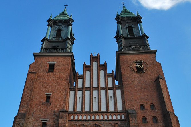 Poznan private tailor made tour with a local guide-driver - Imperial Castle and Mickiewicz Square: power, propaganda, and memory