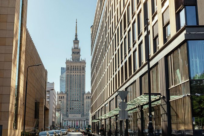 Private City Kickstart Tour: Warsaw - Stop 6: Castle Square (Plac Zamkowy) as your goodbye moment