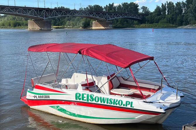 Private Cruise on Vistula in Warsaw for 9 with our Helmsman - Warsaw Museum of Modern Art: a sharp contrast to the Old Town
