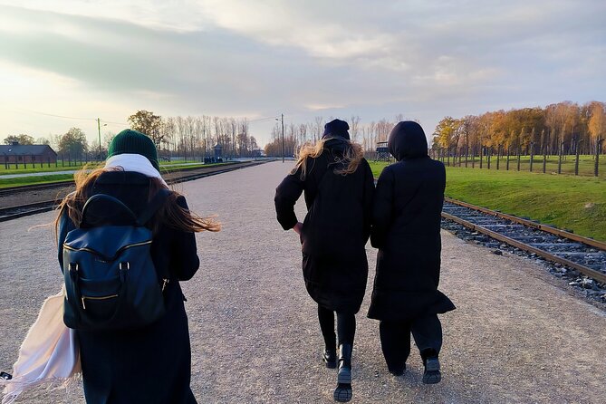 Private Guided Tour to Auschwitz & Birkenau from Krakow - Wawel Hill Stop: The Polish Landmark Before the Memorial