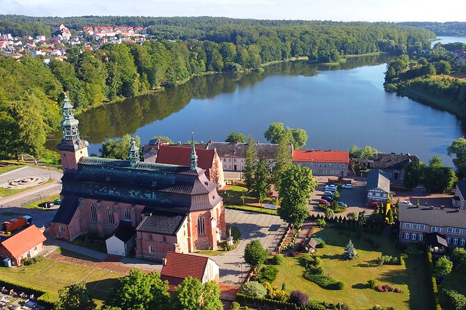 Private Kashubian Switzerland Tour - Szymbark’s education center: Kashubian songs, Siberia memory, and the upside down house