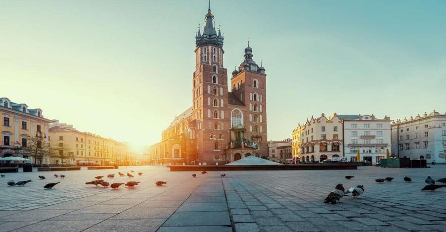 Private Krakow Tour: St. Mary’s, Cloth Hall & More - The Hejnał bugle call ending, and why finishing matters
