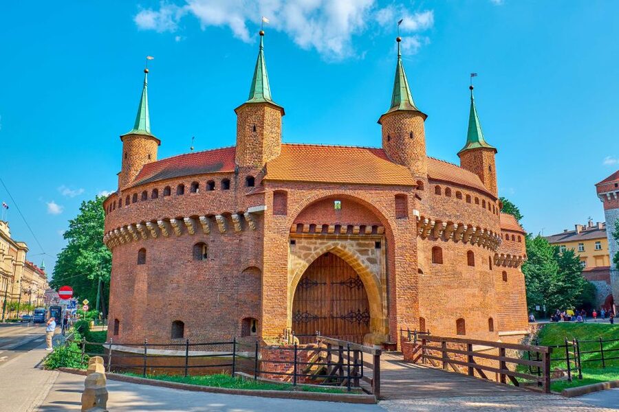 Private Krakow Tour: St. Mary’s, Cloth Hall & More - Why the private guide experience is worth it here