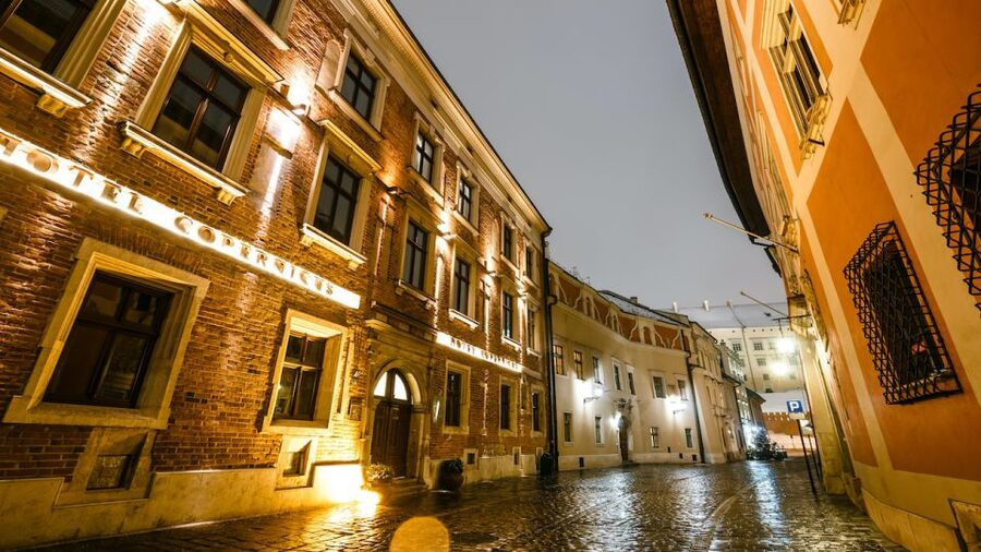 Private Krakow Tour: St. Mary’s, Cloth Hall & More - Collegium Maius courtyard views and the Jagiellonian University story