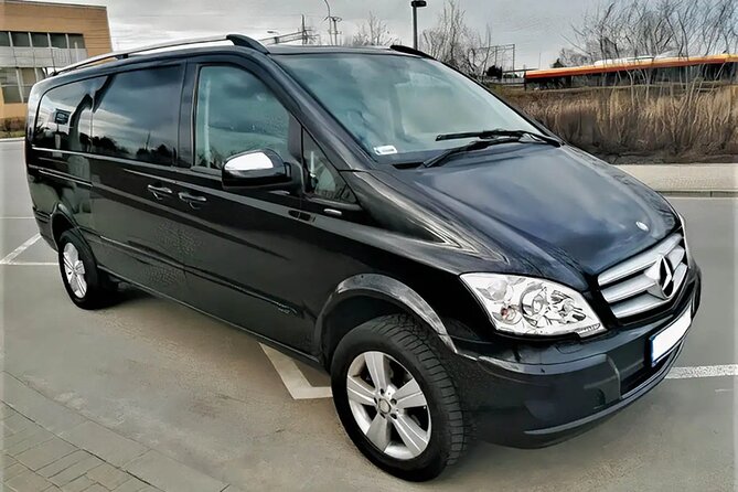 Private Round-Trip Transfer: Warsaw Chopin Airport (WAW) - Meet-and-Greet at WAW: Fast Contact, Clear Meeting Spot