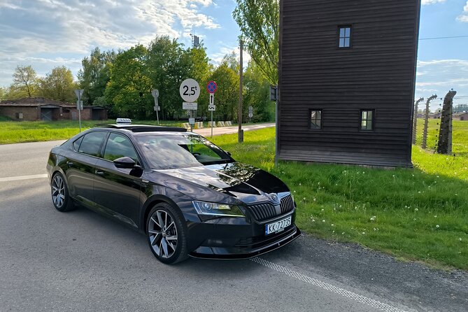Private transfer from/to Krakow airport / City of Krakow - Getting Met at Krakow-Balice Airport With a Name Sign