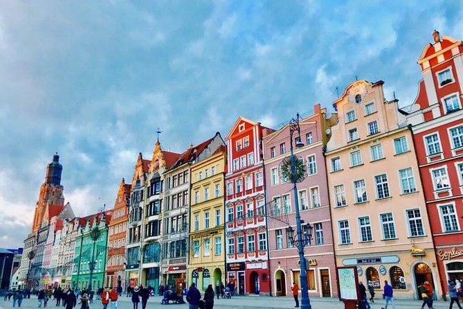 Private Transfer from Wroclaw (WRO) Airport to Wroclaw city centre - Your Premium Ride: Sedan vs 6-Seat Van for Up to 6