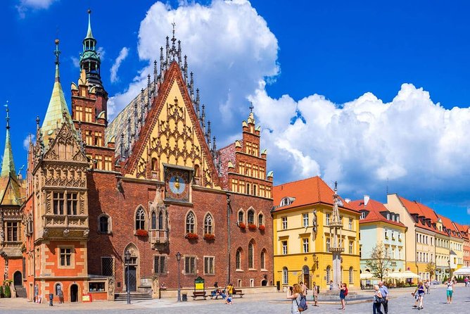 Private Transfer from Wroclaw (WRO) Airport to Wroclaw city centre - Timing and Real-World Expectations for the 30-Minute Ride