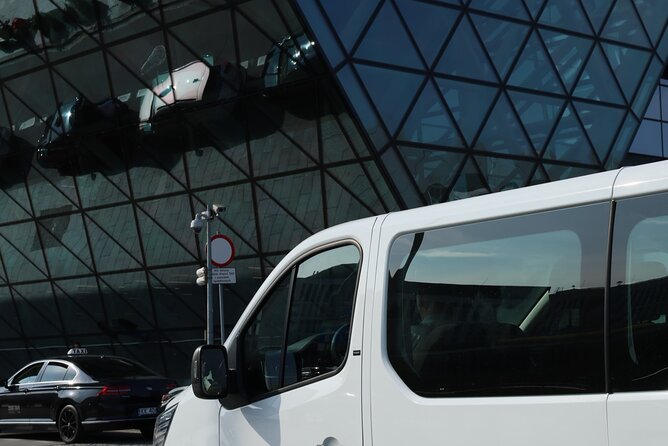 Private Transport from Airport to Krakow City Center Vice Versa - The Private Ride Setup: Car or Minivan, With Luggage in Mind