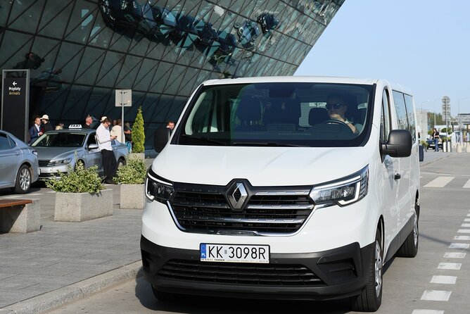 Private Transport from Airport to Krakow City Center Vice Versa - How the Return Transfer Works, Including Flight-Proof Timing