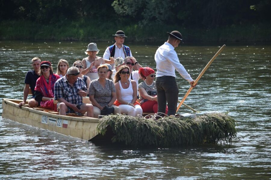 Rafting on Dunajec & Zakopane Tour – Day Trip from Krakow - Dunajec River Rafting: Calm Water, Dramatic Cliffs, and Real Stories
