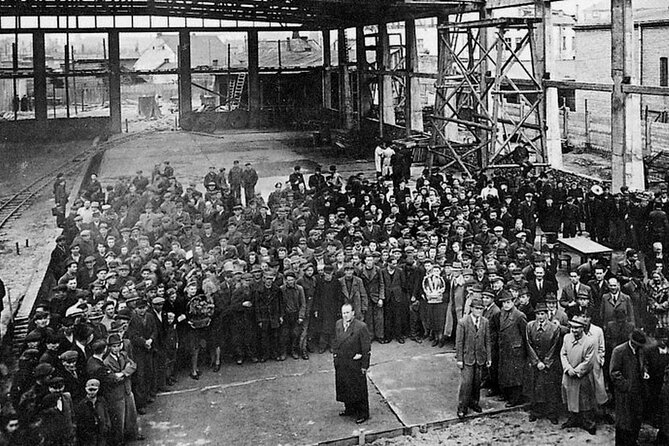 Schindler's Factory in Krakow: Guided Tour & Skip the Line Ticket - Where you meet on Lipowa Street, and how the start works