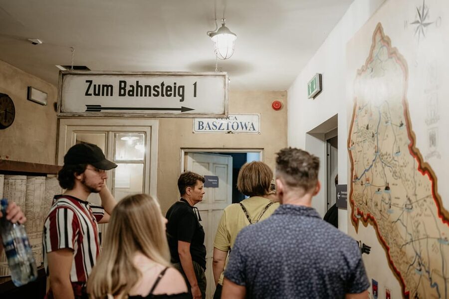Schindler's Factory Museum in Krakow - Guided Tour - Kraków under Nazi Occupation 1939-1945: what the guide makes clear