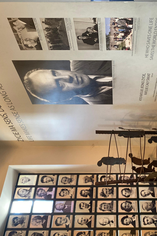 Schindler's List Movie Tour: Historic Sites & Film Location - Moving through Kazimierz with a guide who links film and real people
