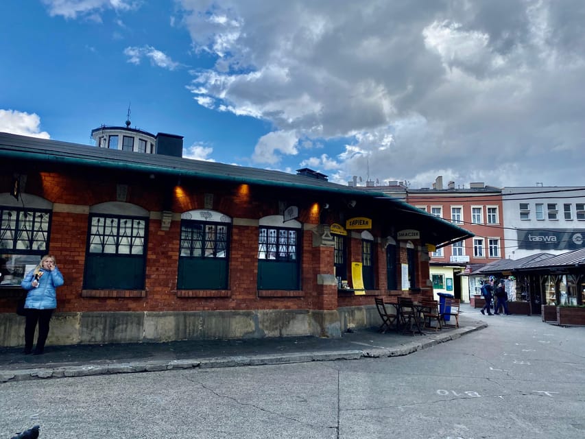 Schindler's List Movie Tour: Historic Sites & Film Location - Old Synagogue and the start of Kazimierz, where the mood sets in