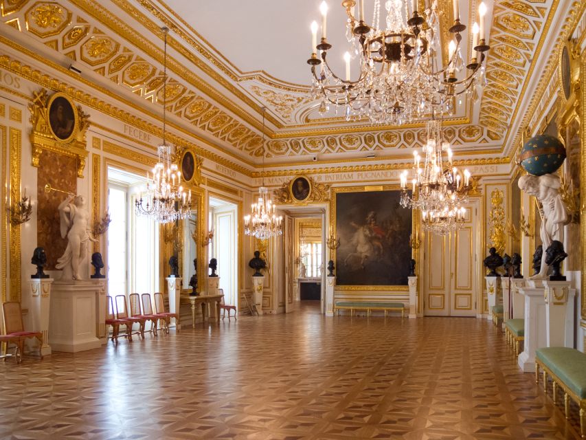 Skip-the-Line Warsaw Royal Castle Private Guided Tour - Castle garden reset: lawns, flower beds, fountains, and mazes