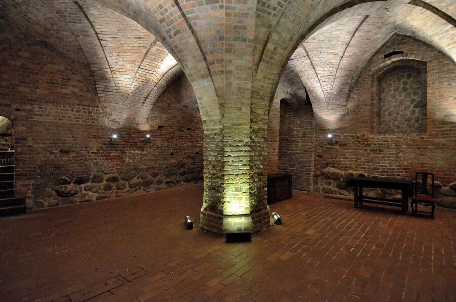 Skip-the-Line Warsaw Royal Castle Private Guided Tour - What the private guide format changes for your experience
