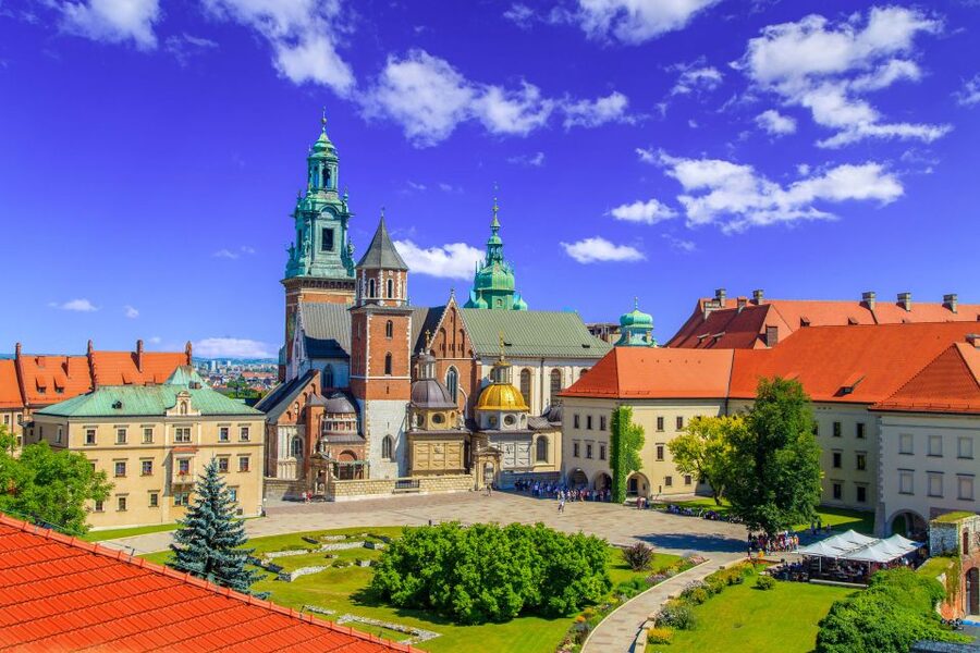 Skip-the-Line Wawel Castle Chambers Private Tour - Meeting at John Paul II Monument, then getting oriented fast