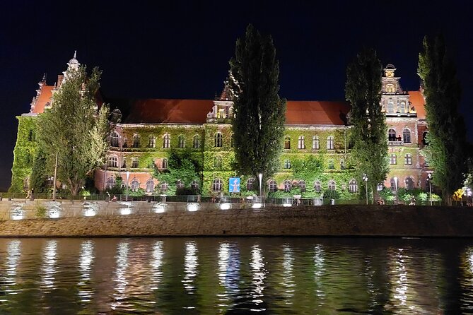 Small Group Boat Tour in Wroclaw - Up close: Wrocław Dwarfs - Rowers and other moments worth timing