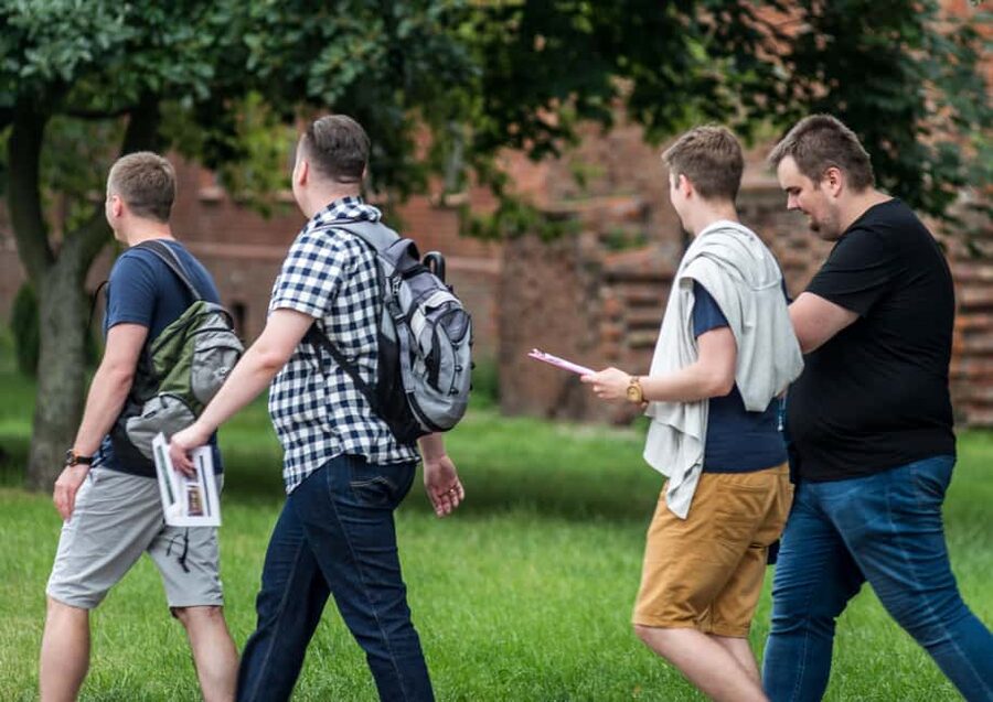 Sopot: Spy-Themed Walk & Game with Host - How the Game Works: Missions, Points, and Team Energy